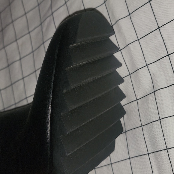 Leather boots 👢run small - Picture 4 of 10